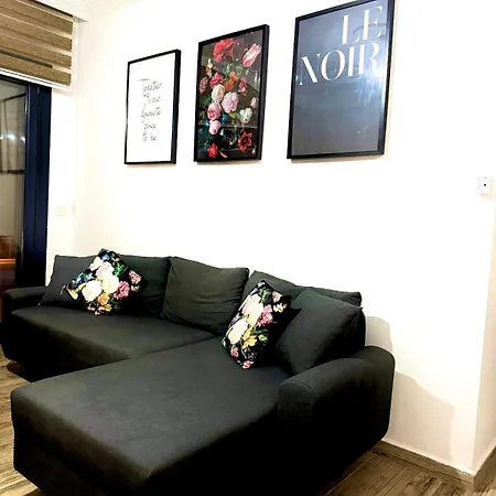 With A Full Private Pool Сasa de vacaciones *