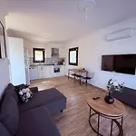 Vakantiehuis With A Full Private Pool