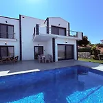 With A Full Private Pool * Milas