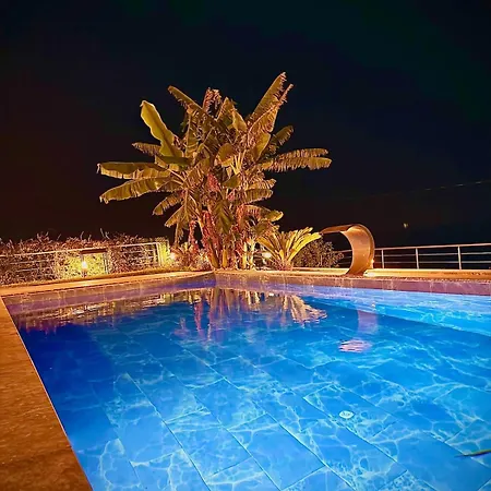 With A Full Private Pool بيت للعطل Milas