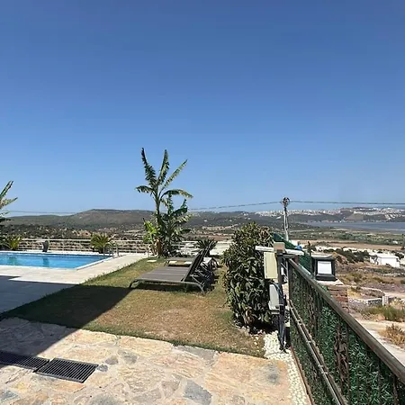 With A Full Private Pool بيت للعطل